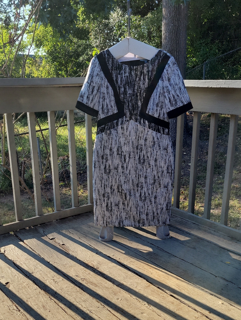 ANTONIO MELANI Black and White Short Sleeve Midi Sheath Dress